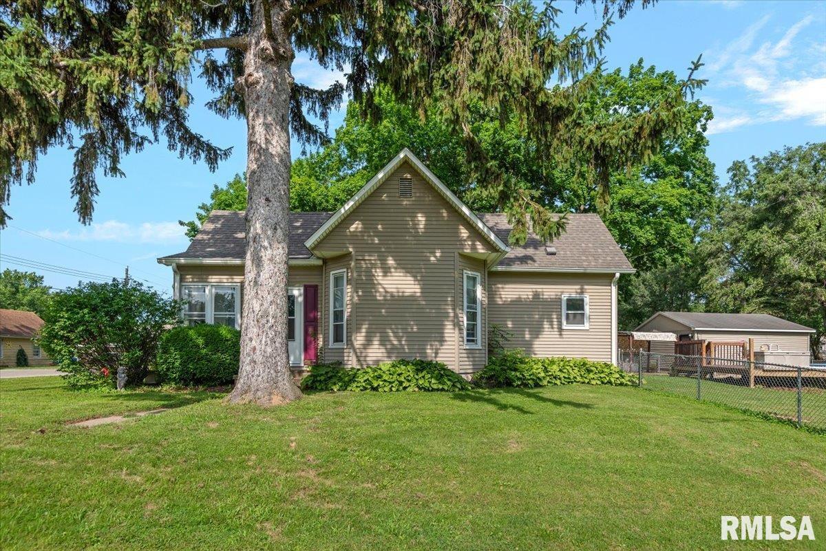 207 S POLK Street Athens IL