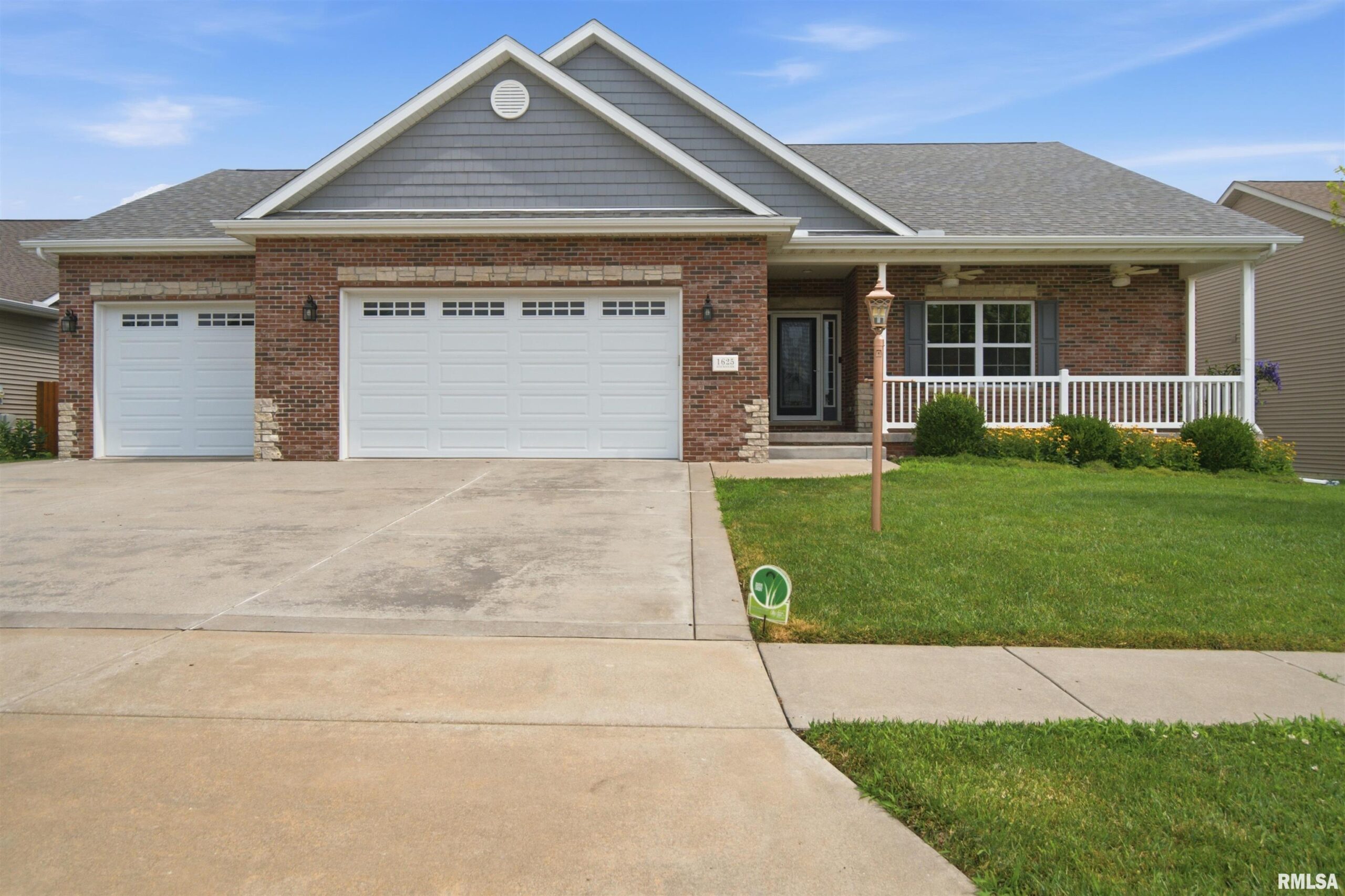 1625 MACKENZIE Street Washington IL