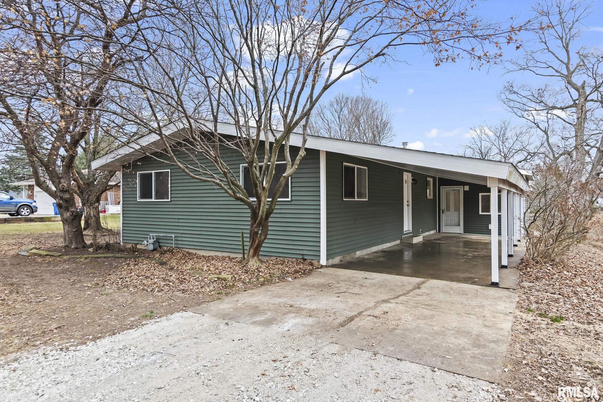 636 LINDEN Point Petersburg IL