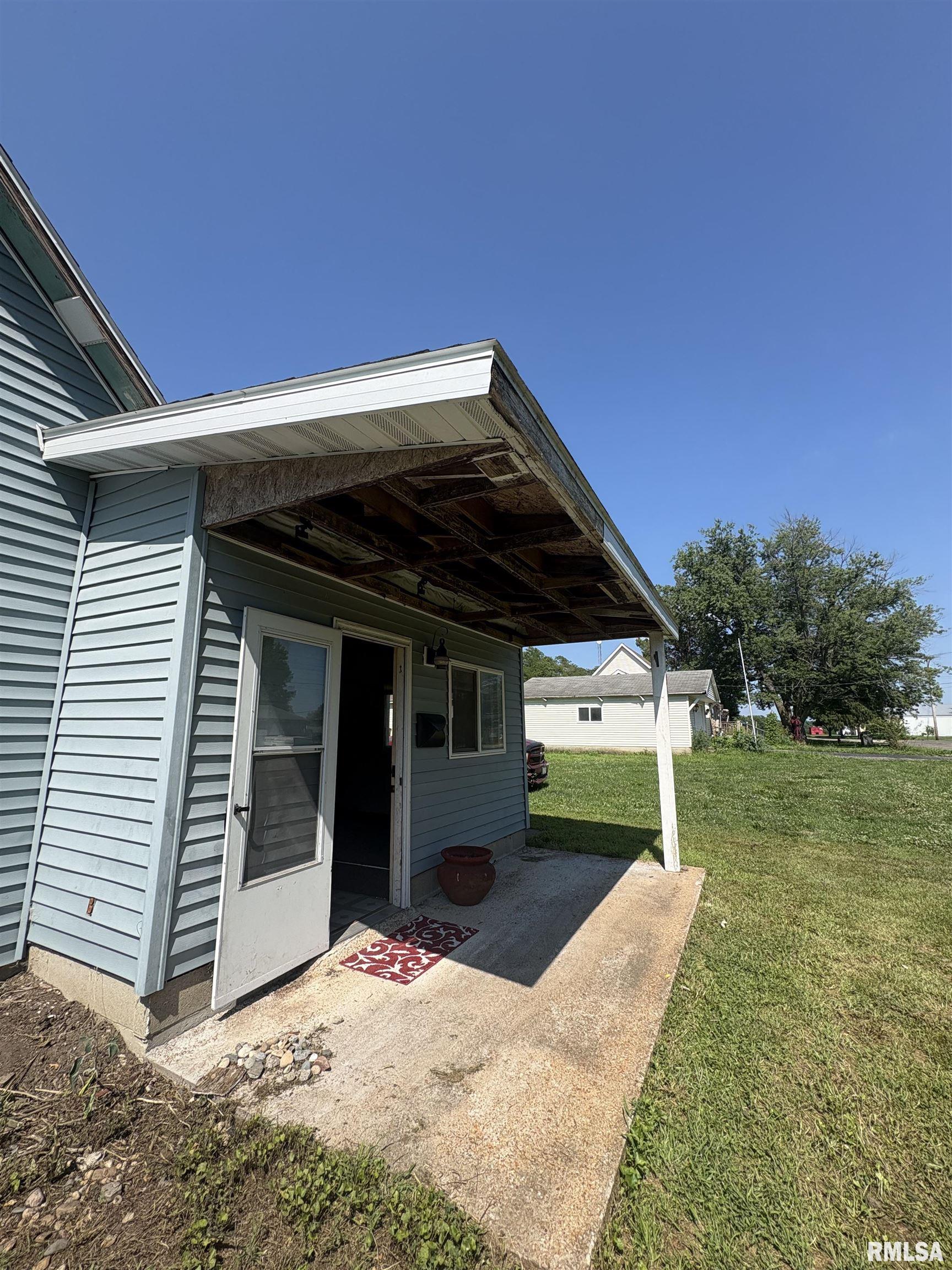 387 E Prairie Street Waverly IL