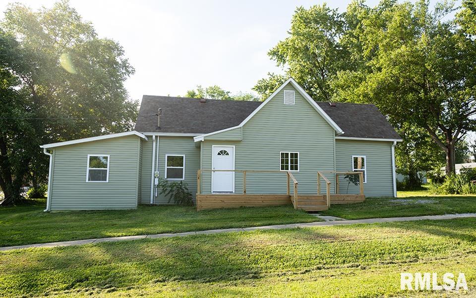 221 E BROADWAY Street Louisville IL