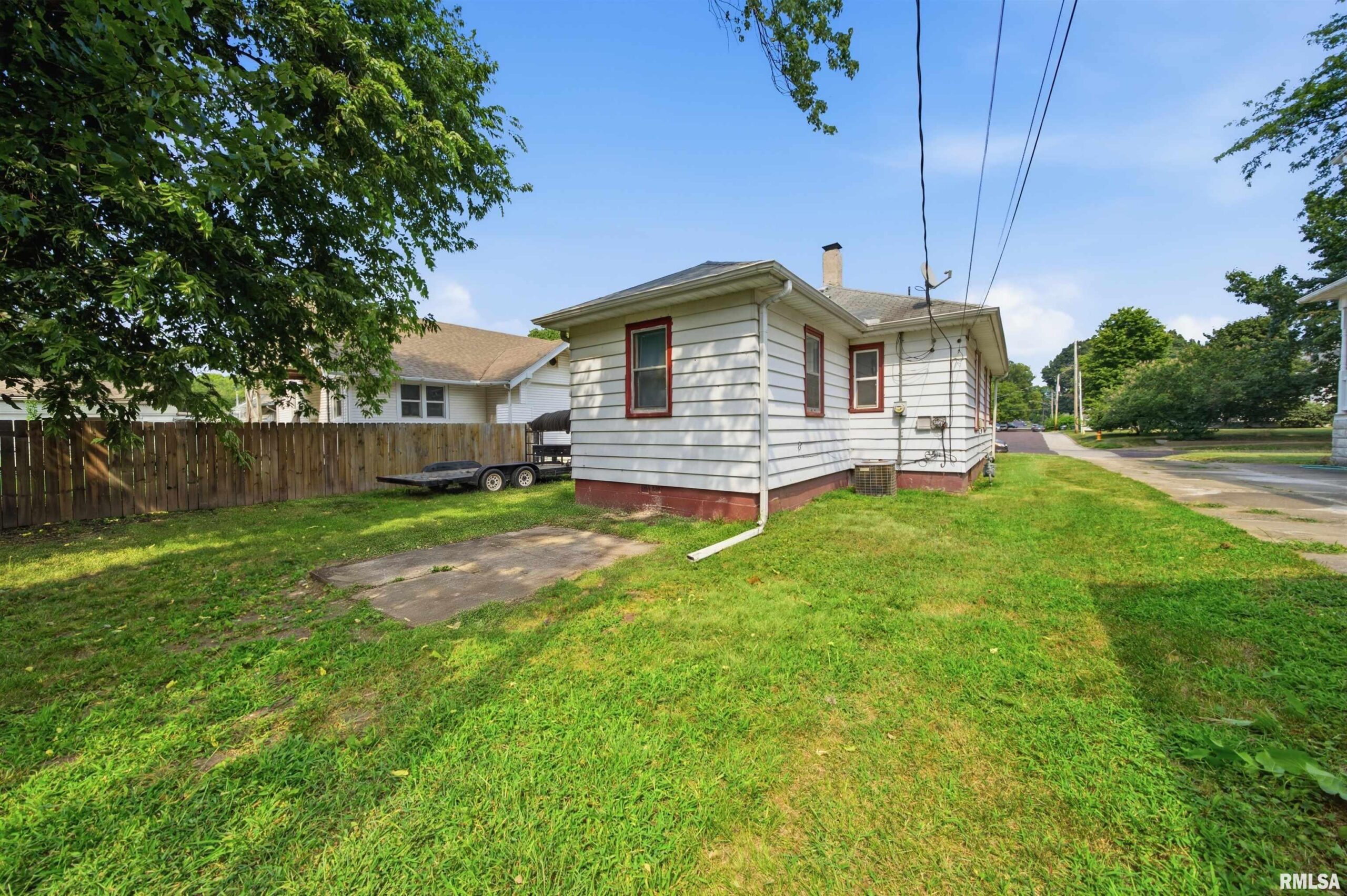 907 N 4TH Street Pekin IL