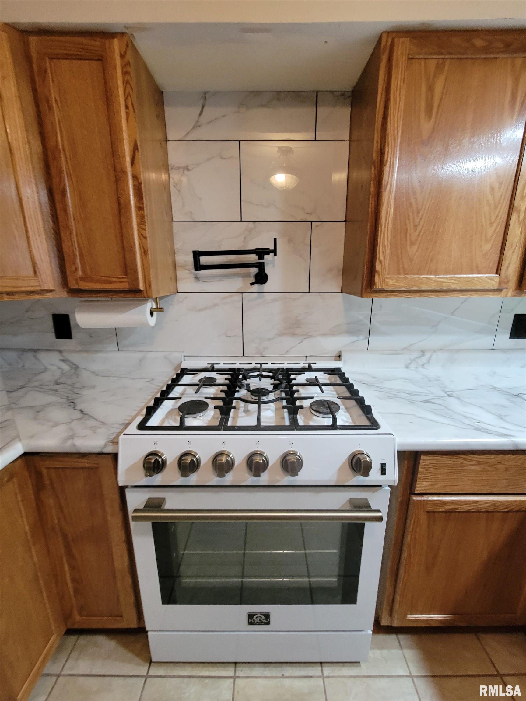 1102 COOLIDGE Avenue Pekin IL