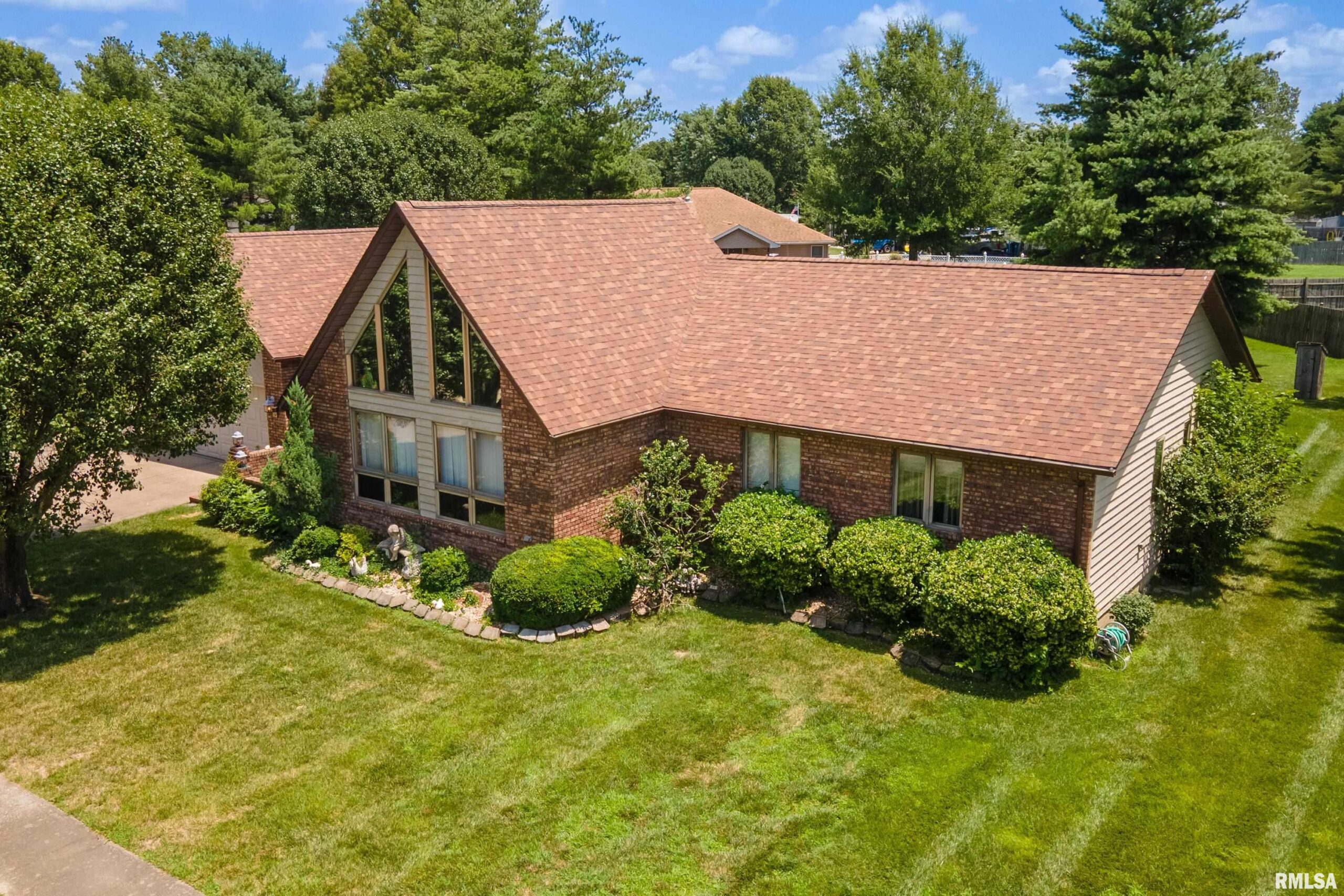 1403 MAGNOLIA Drive Marion IL