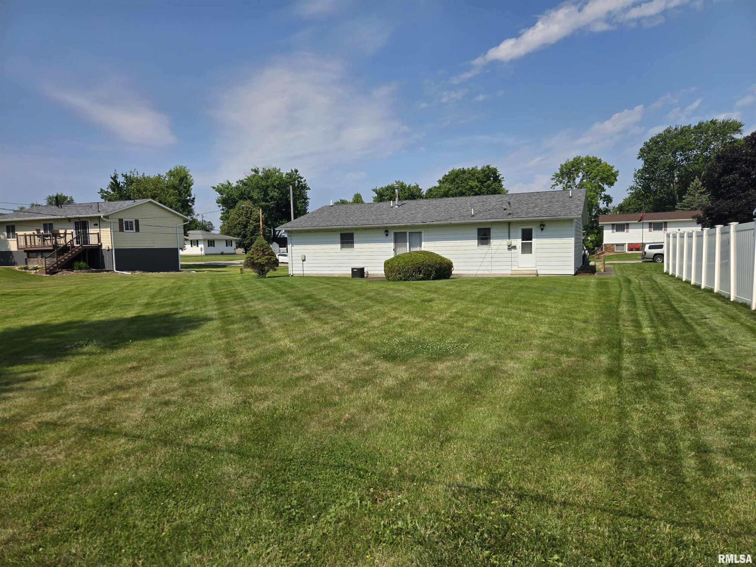 203 ORCHARD Drive La Harpe IL