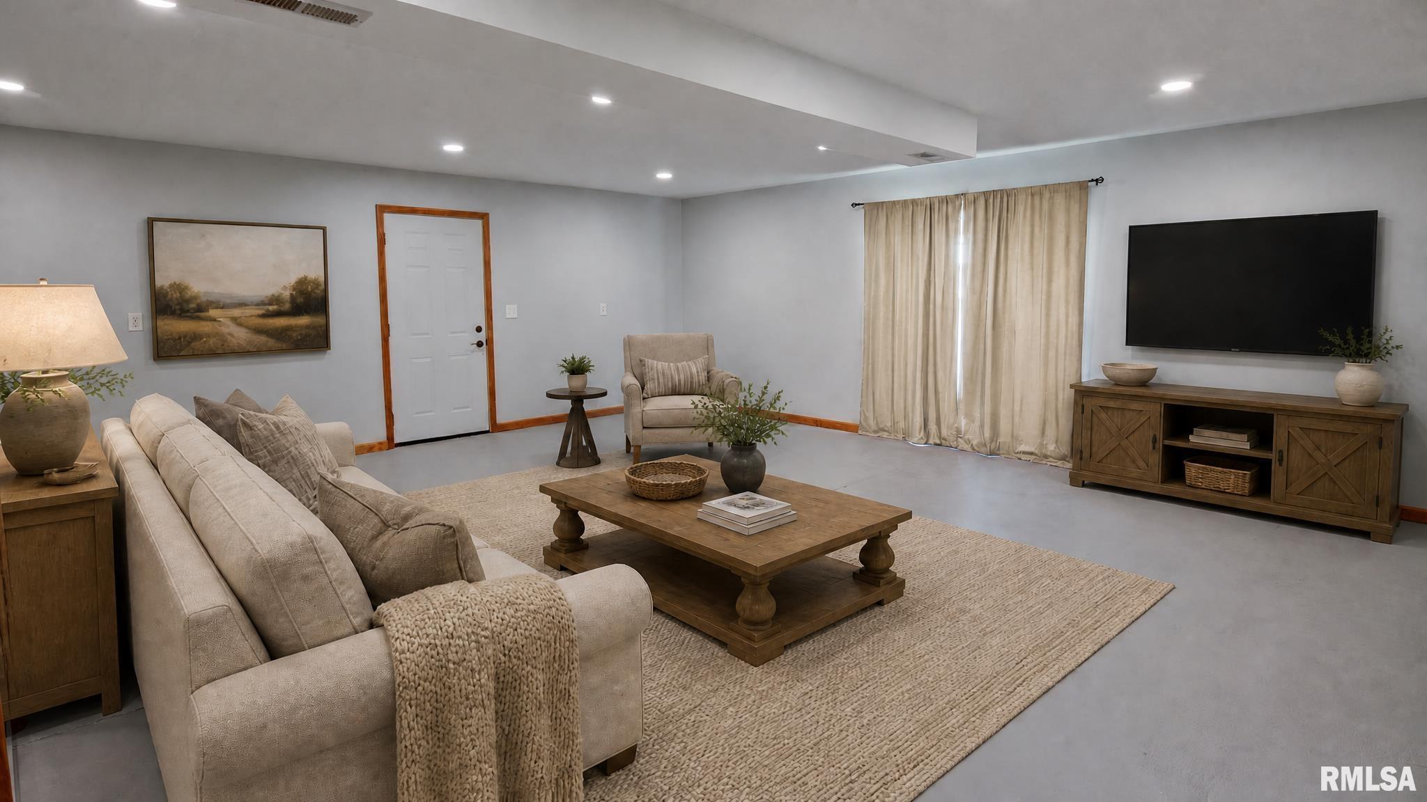 112 E GRAND Avenue Owaneco IL