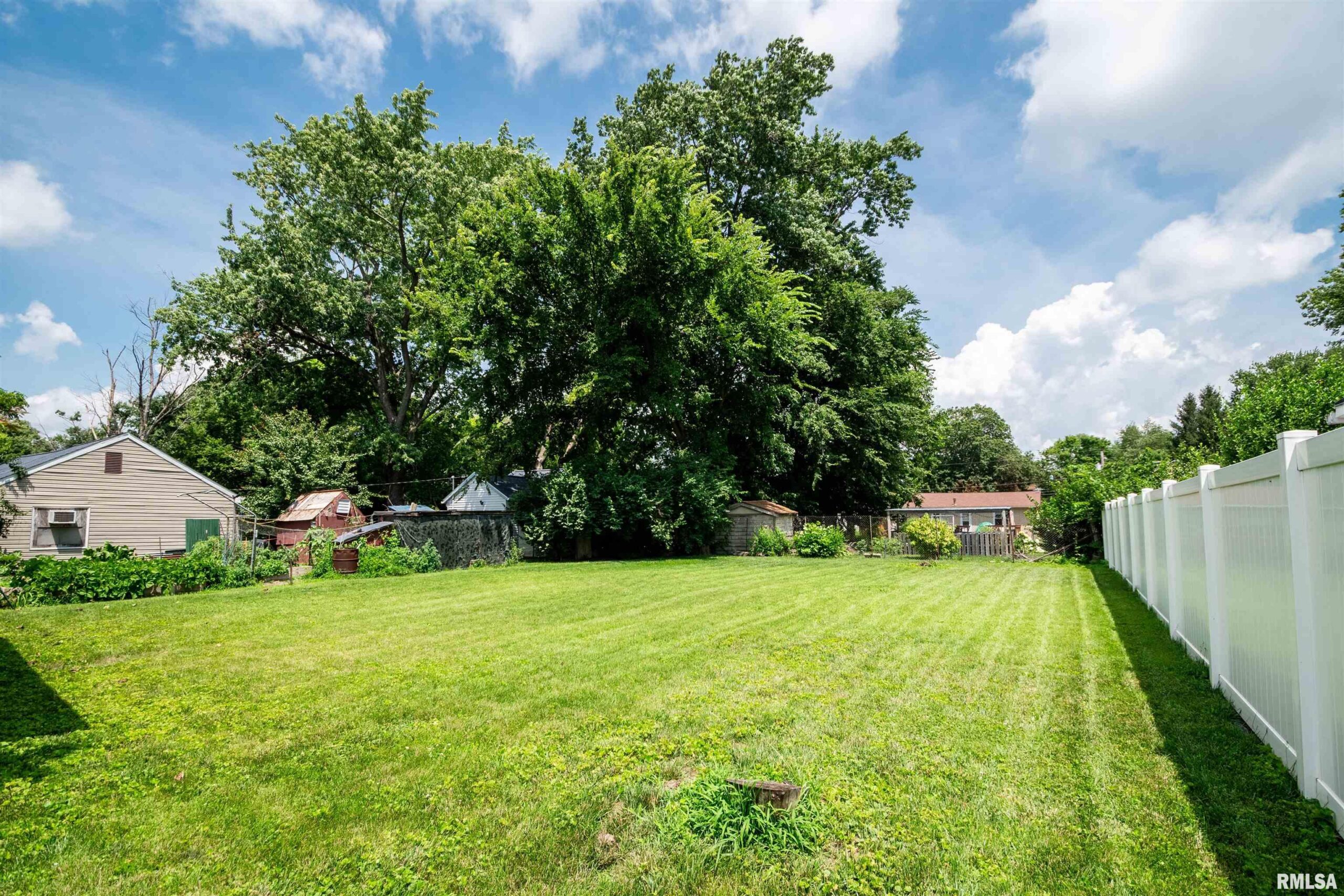 102 E EDEN Street East Peoria IL