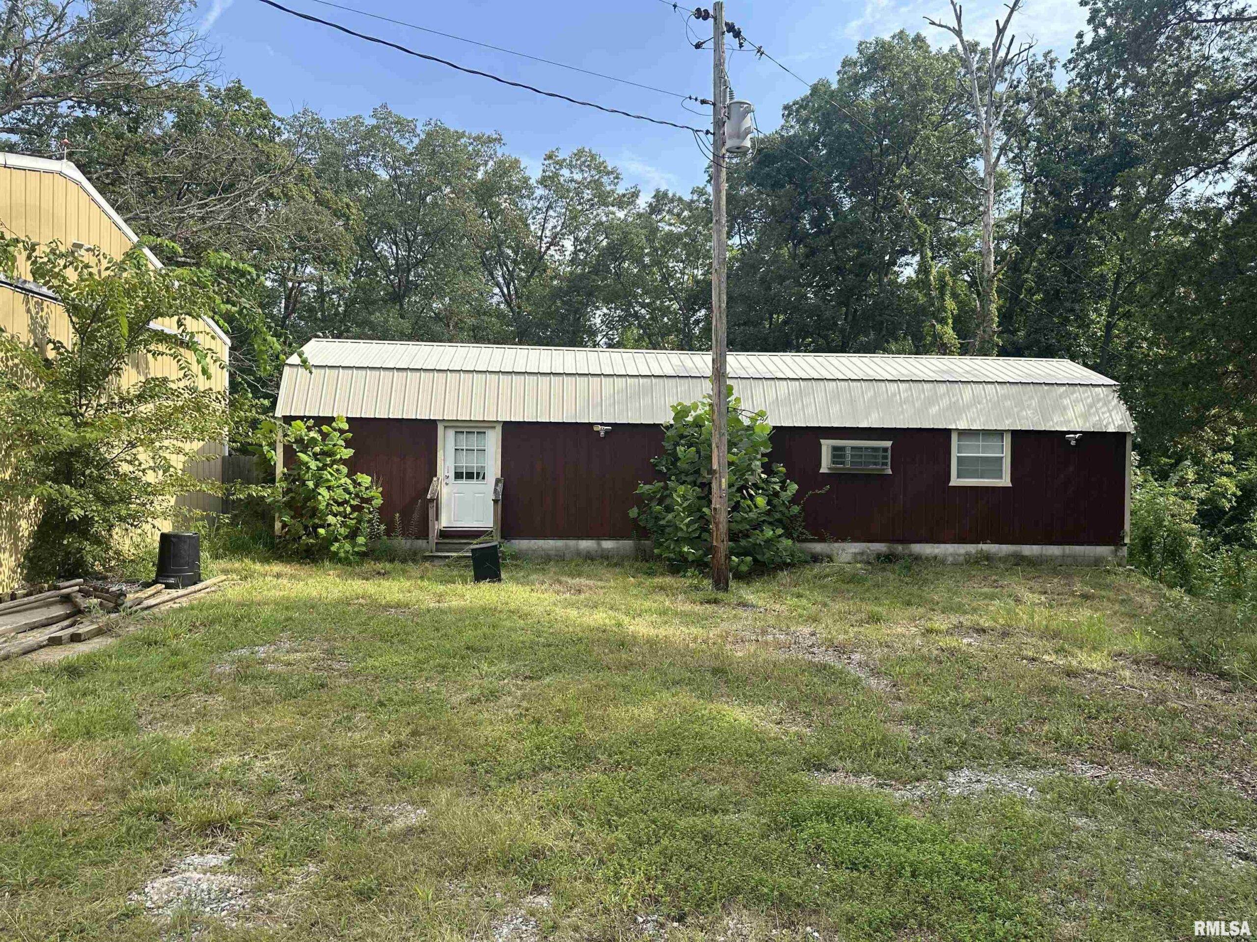 2003 GRANGE HALL Road Marion IL