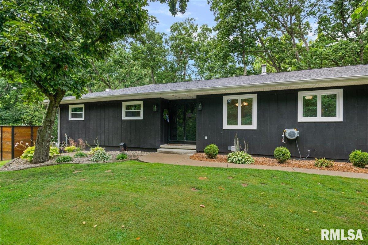 3911 E LAKESHORE Drive Taylorville IL