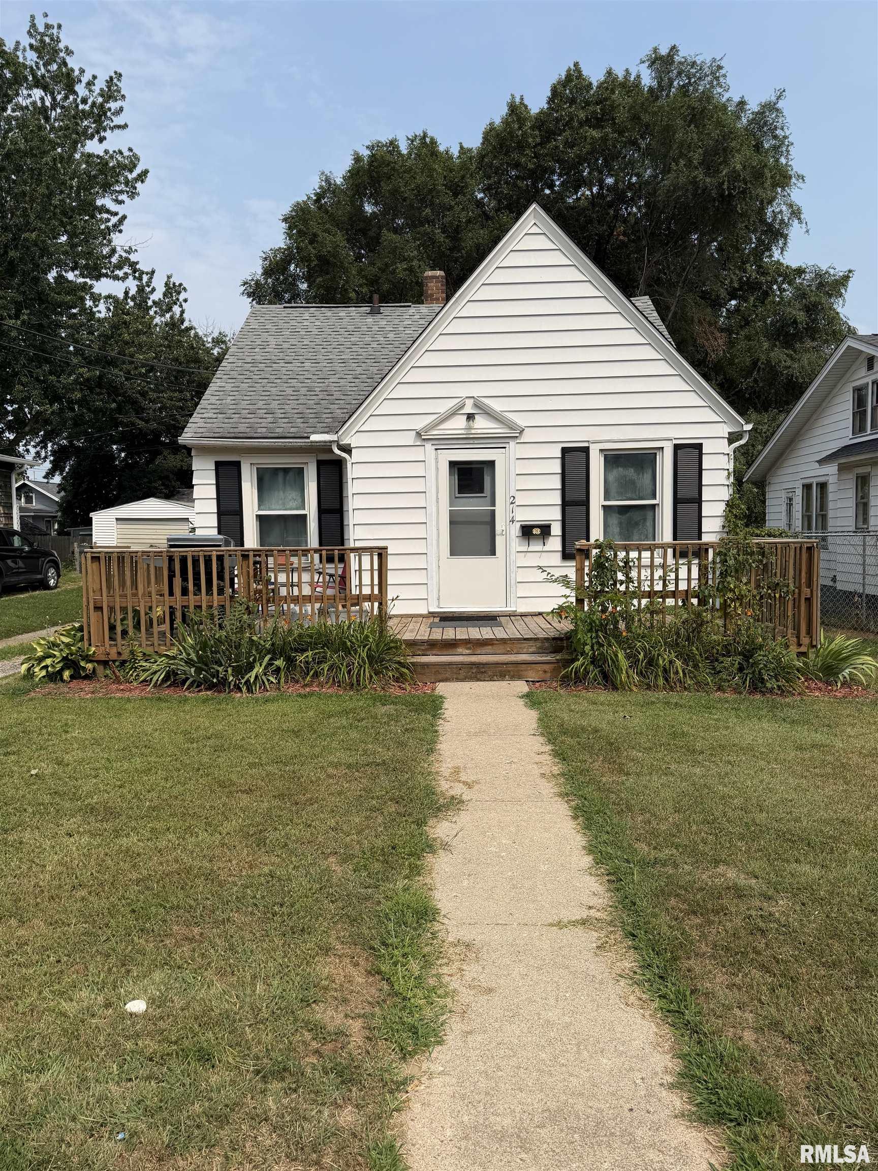 214 POPLAR Street Pekin IL