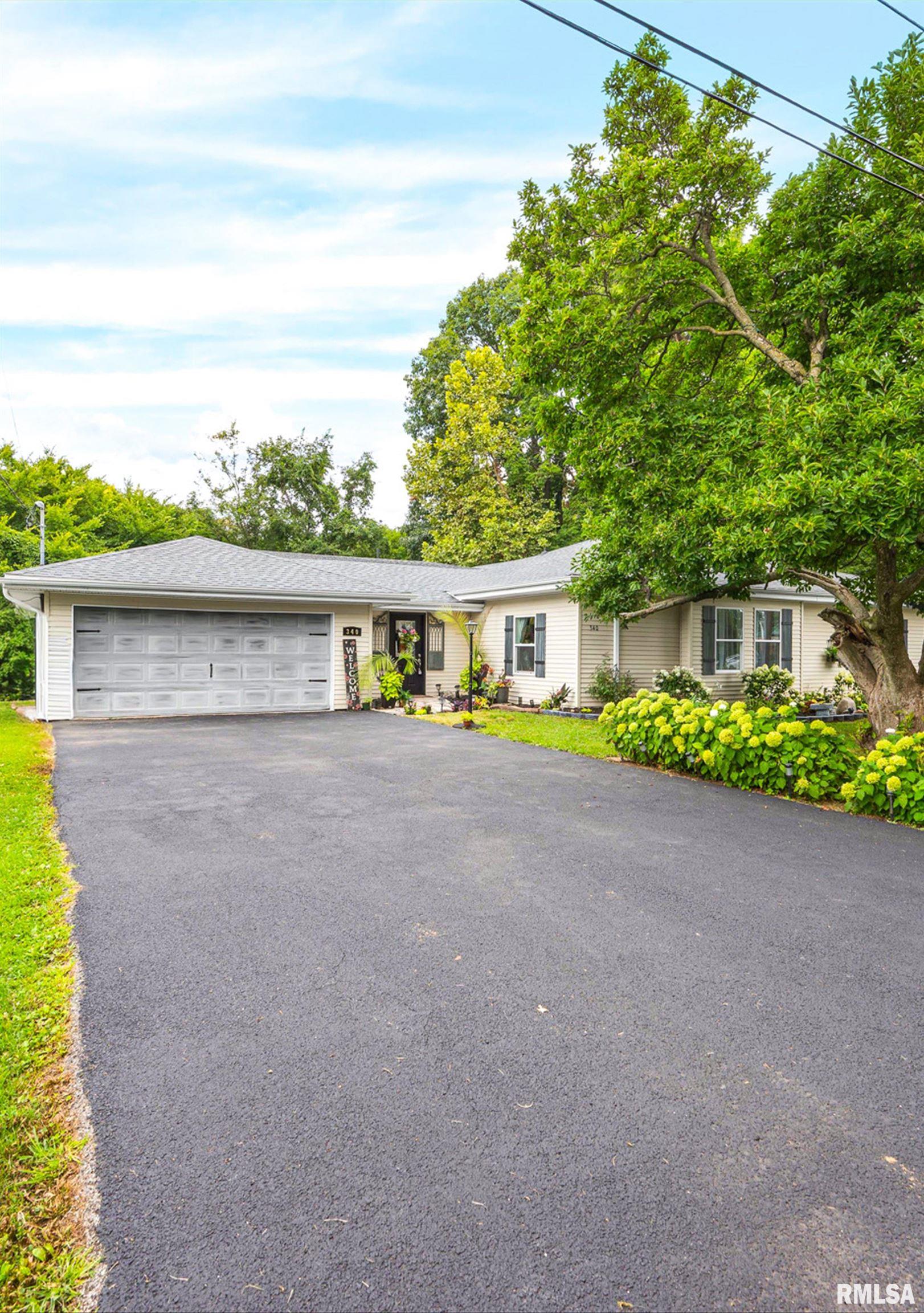 340 HAWTHORNE Circle Creve Coeur IL
