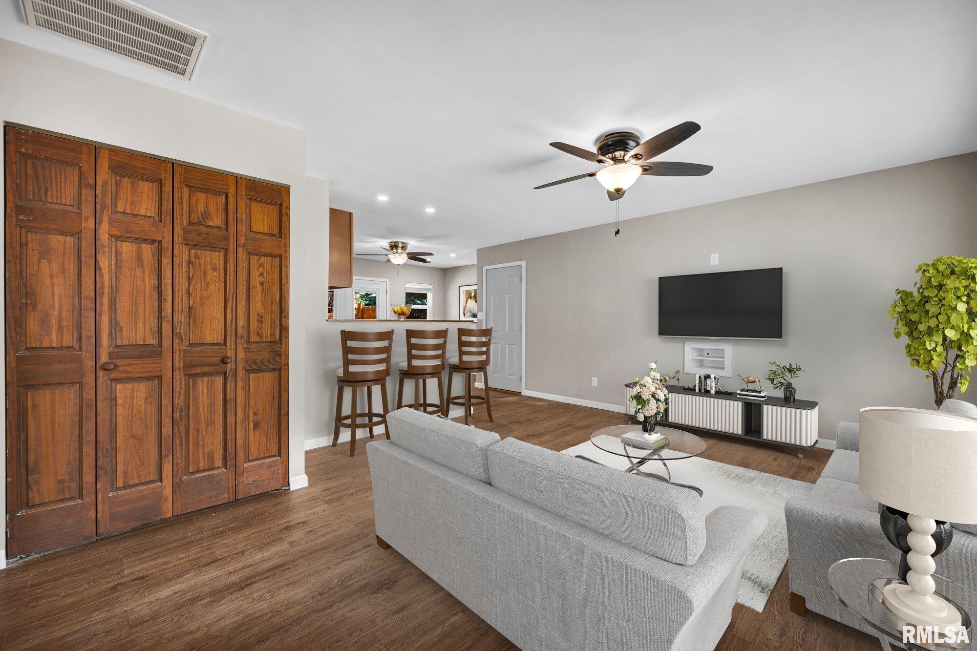 4049 W HILLMONT Road Peoria IL